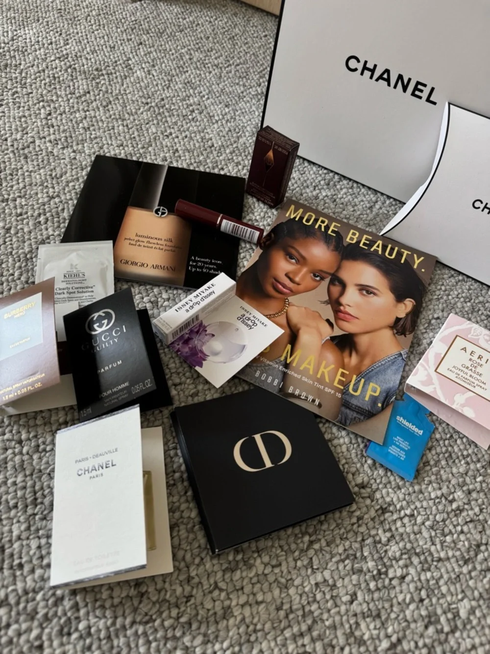 NEW! CHANEL Empty GIFT BOX 8.5X8.5X4 Chanel Cosmetic Sample Pillow Pack, Ribbon